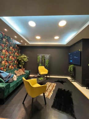 Black Pearl apartment